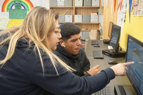 New Assistants in the College Center Help High School Students
