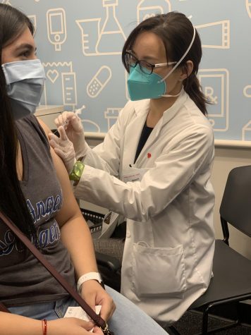 STUDENT VACCINATIONS- Many students who have gotten vaccinated highly recommend for others to do so as well. “Its better to get vaccinated now because with a simple vaccine you are saving so many lives, including your own.” Kate De La Torre, a senior, said. 
